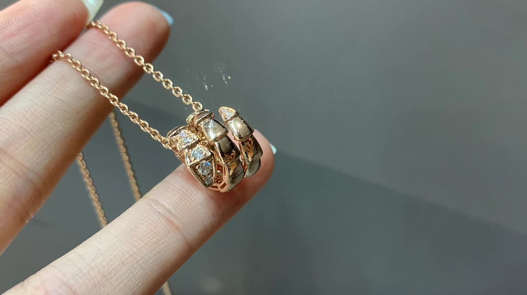 Bvlgari 宝格丽新款灵蛇头尾钻项链~
