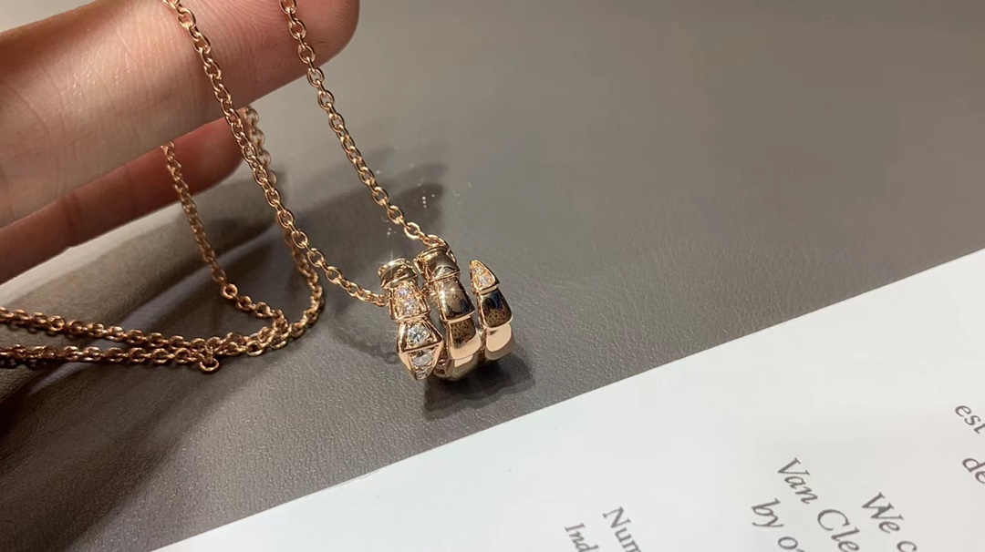 Bvlgari 宝格丽新款灵蛇头尾钻项链~
