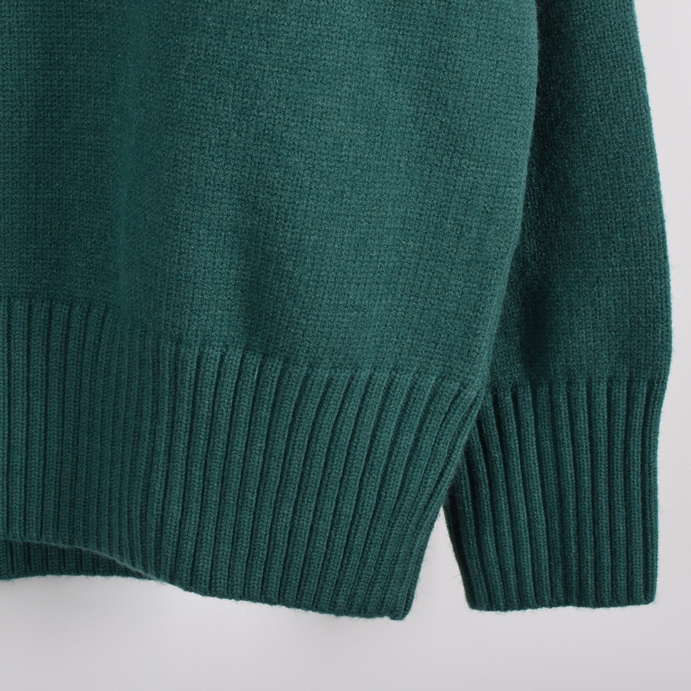 High-Quality Women’s Suit with Platinum Details: Ami’s Classic Green Blouse - 图片 4