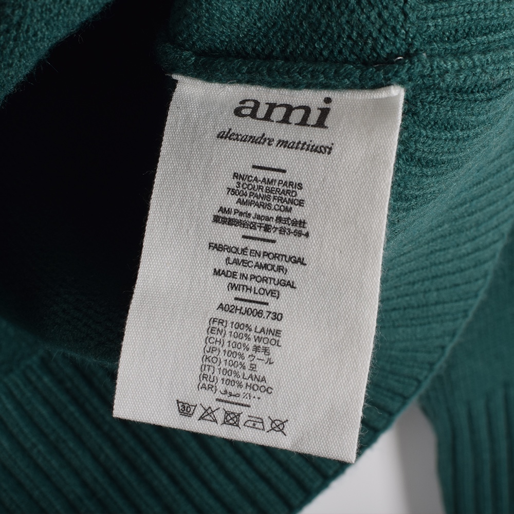 High-Quality Women’s Suit with Platinum Details: Ami’s Classic Green Blouse - 图片 5