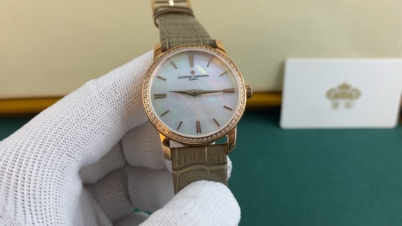 Vacheron Constantin 皇家 江诗丹顿传袭系列女款，贝母面