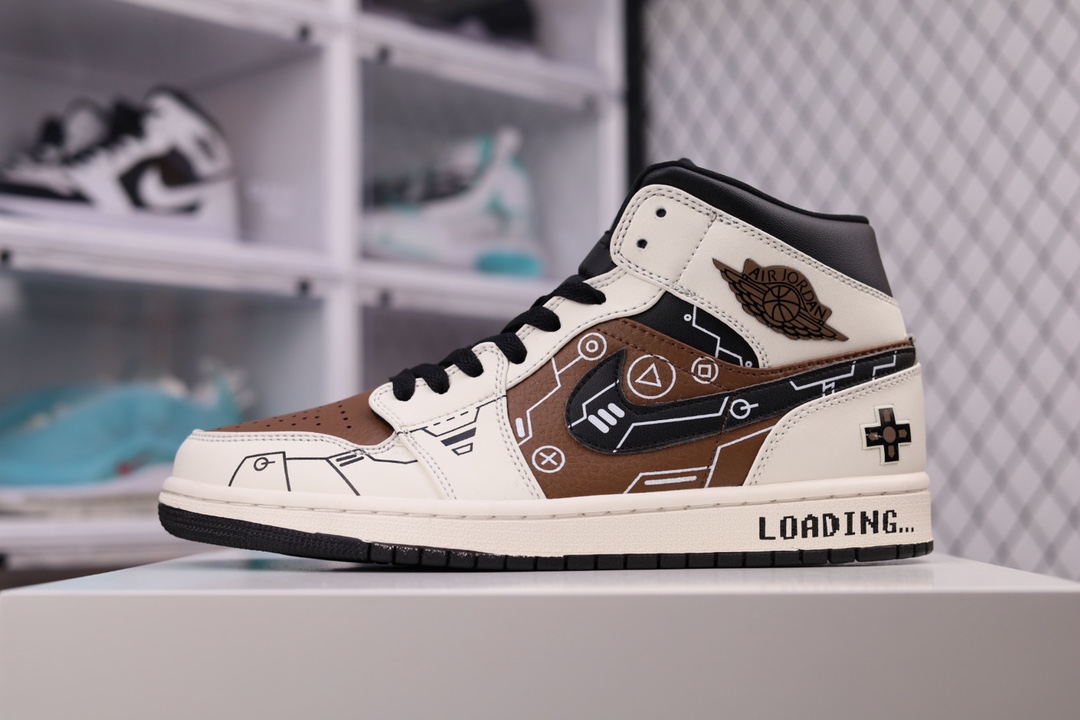 H0 公司级 Air Jordan 1 Mid 电玩系列AJ中帮篮球鞋 全新批次 原装原模大底全鞋原厂定制皮料，手感细腻正确折边工艺 完美细节诠释