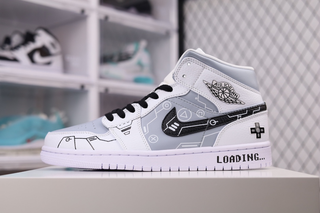 H0 公司级 Air Jordan 1 Mid 电玩系列AJ中帮篮球鞋 全新批次 原装原模大底全鞋原厂定制皮料，手感细腻正确折边工艺 完美细节诠释