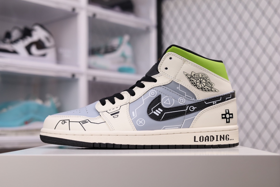 H0 公司级 Air Jordan 1 Mid 电玩系列AJ中帮篮球鞋 全新批次 原装原模大底全鞋原厂定制皮料，手感细腻正确折边工艺 完美细节诠释