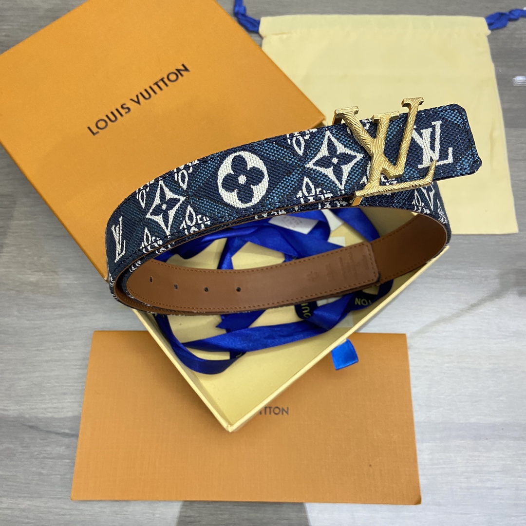 I5 ：女士腰带  Louis vuitton 路易威登 LV   皮带腰带：双面使用专柜质量、百分百头层牛皮、24k纯钢扣、送人自用首选、保证真皮 包装：请认准图片专柜包装、送打孔器 全套包装 宽度：3.0cm 长度：国标cm-cm 不可以自行裁剪长度