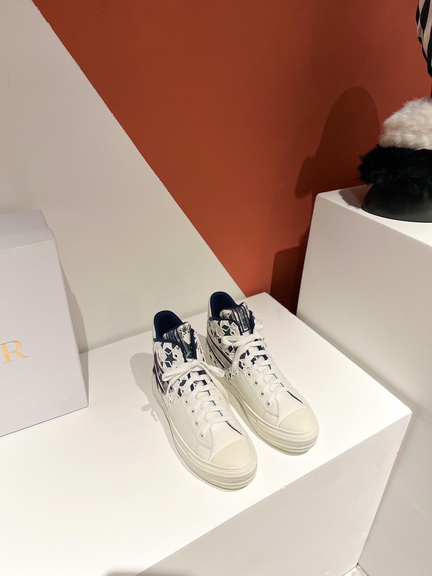 Dior 2022 クルーズ新作 Walk'n'Dior レースアップカジュアルシューズ Etoile型押し CDレターロゴ 最高級買い付け品質