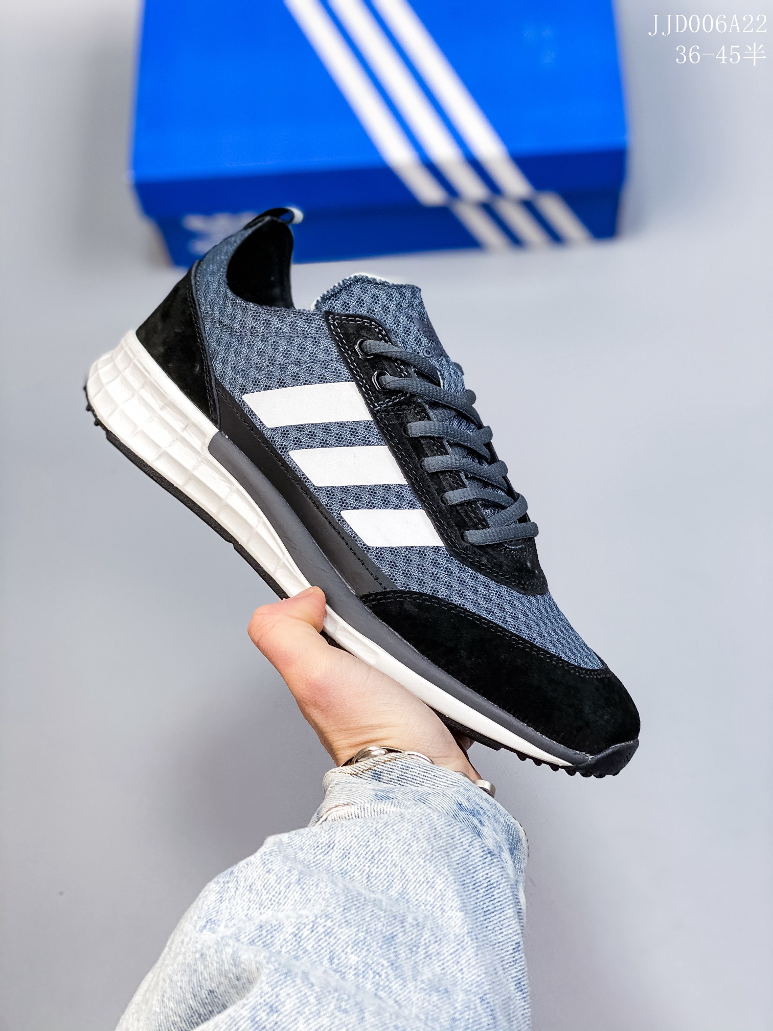 猪巴戈 开春推荐特价得️ Adidas/阿迪达斯 SL 7200 全新重置版本,将这款复古鞋型用尼龙材质呈现,最终拼接麂皮材质,让该鞋型上脚既有舒适透气性又有满满的复古质感JHY006A09