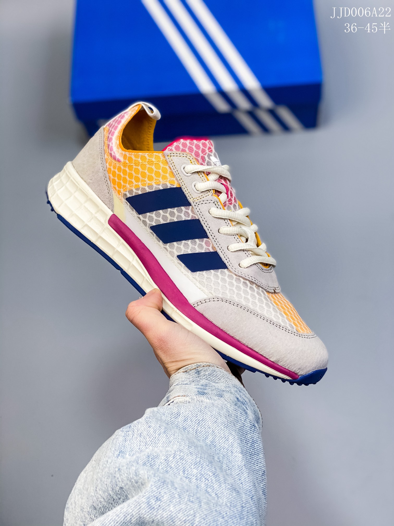 猪巴戈 开春推荐特价得️ Adidas/阿迪达斯 SL 7200 全新重置版本,将这款复古鞋型用尼龙材质呈现,最终拼接麂皮材质,让该鞋型上脚既有舒适透气性又有满满的复古质感JHY006A09