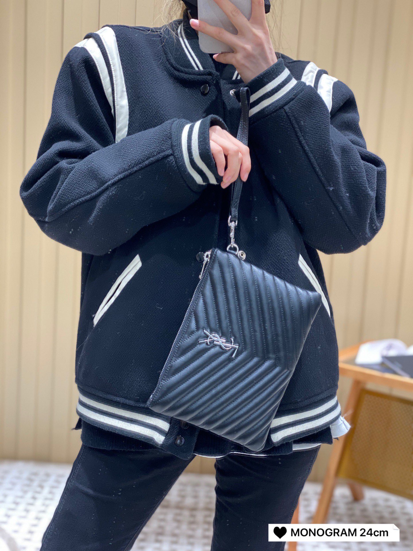 YSL MONOGRAM 24CM 小号手包 379039黑色/银扣