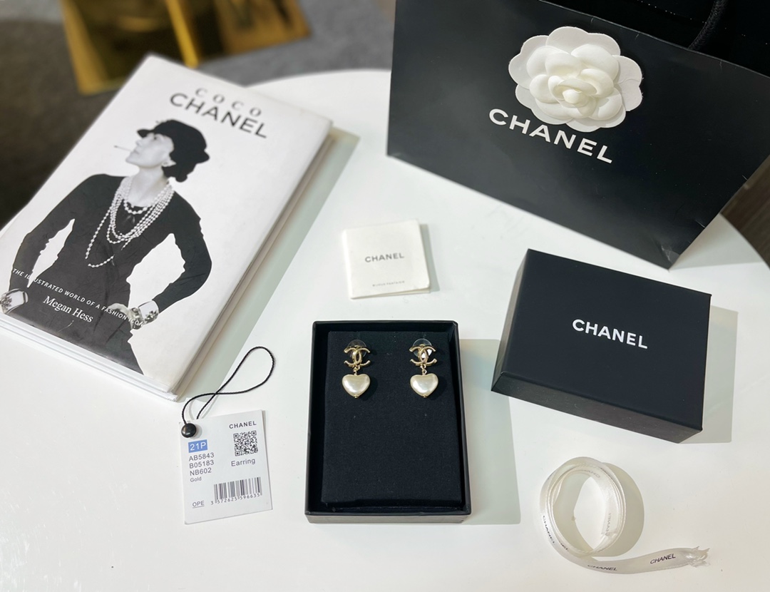 新款☑️CHANEL香奈儿双c桃心耳钉耳环