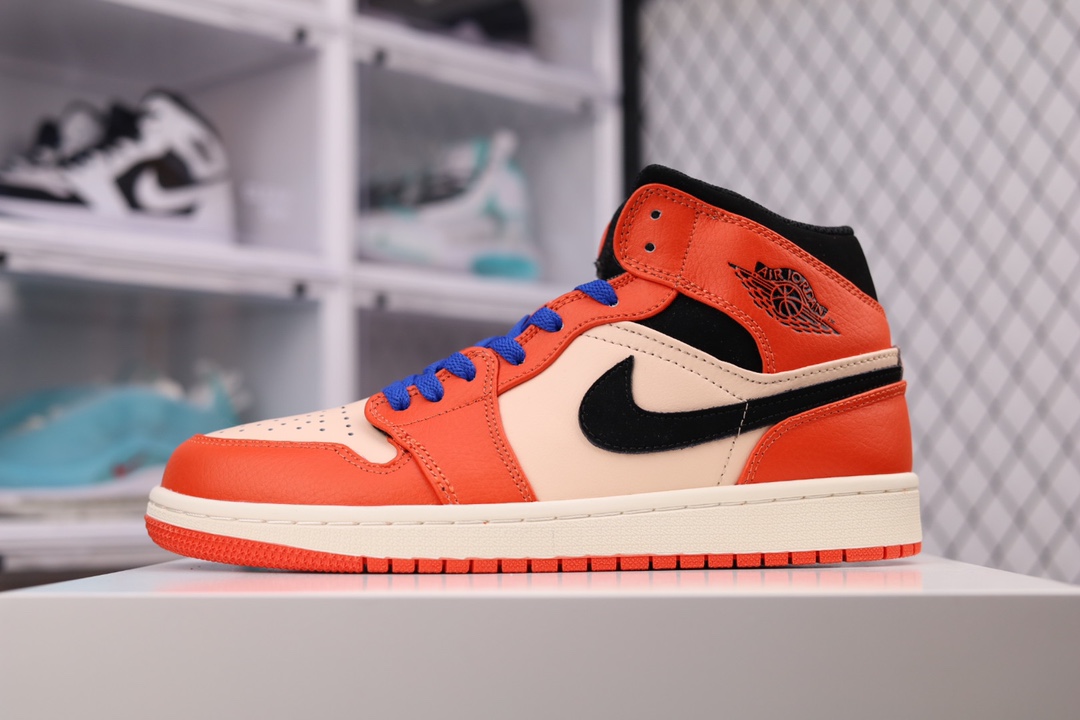 G0 原楦原档案数据开发中底注胶孔内置真Sole气垫原版楦头原纸版冲刀全头层Air Jordan 1 Mid当前市场最优版本 陆续上架全鞋采用原装头层皮，用料扎实 精雕细琢鞋型极致还原 飞翼3D打印改良 深度立体 四线中底拉帮皮料选材 钢印 背胶一应俱全 全新批次 原装原模大底全鞋原厂定制皮料，手感细腻正确折边工艺 完美细节诠释。