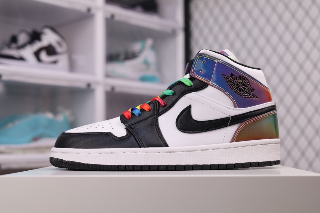 G0 原楦原档案数据开发中底注胶孔内置真Sole气垫原版楦头原纸版冲刀全头层Air Jordan 1 Mid当前市场最优版本 陆续上架全鞋采用原装头层皮，用料扎实 精雕细琢鞋型极致还原 飞翼3D打印改良 深度立体 四线中底拉帮皮料选材 钢印 背胶一应俱全 全新批次 原装原模大底全鞋原厂定制皮料，手感细腻正确折边工艺 完美细节诠释。