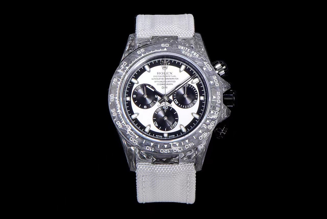 NO:145980,New products are ingenious and ingenious. The dream is not only the Universe Chronograph Ditona series customized carbon fiber version. [V2 version] watches are not only light-fitting and hard on the outside. Each watch has a unique carbon fiber pattern. [Case] ​​Upgraded case carbon fiber material does not have sand holes, and the texture is clearer and more obvious. Watch size 40X13.6 [Band Buckle] Upgraded strap is a fixed head particle shape that is more hand-spoken, with more beautiful shape, breathable and comfortable, and soft texture [Movement] Using a precise and mature Shanghai movement, perfectly realizing the powerful functions of authentic products. JH craftsmanship casts the unique style of carbon fiber Rolex. The market exclusively uses Japanese imported raw materials to create a full carbon fiber case with nanotechnology. The shell body will not have fine holes. The ring mouth and bottom cover are all made of high composite carbon fiber and super luminous powder. The details are made by hand chamfer polishing. The texture is extraordinary, JH craftsmanship creates, rolex19860909新品匠心合一 追梦不止宇宙计时迪通拿系列之碳纤维定制版,【V2版】腕表不仅佩戴轻便,外表坚硬.且每一只腕表都拥有独一无二的碳纤花纹.【表壳】升级表壳碳纤维材质不会出现砂孔纹理更加清晰明显腕表尺寸40X13.6【表带扣】升级表带为固定头粒形状更加贴手,形态更美,透气舒适,质地柔软【机芯】采用精准而成熟的上海机芯,完美实现正品强大功能 JH匠心铸造碳纤维劳力士的独特风采.市场独家采用日本进口原料用纳米技术打造全碳纤维表壳,壳身不会存在细孔,圈口包括底盖均采用高复合碳纤维和超强夜光粉所打造.细节之处更是经过手工倒角抛光所制.质感非凡,JH匠心缔造,,rolex,Watch