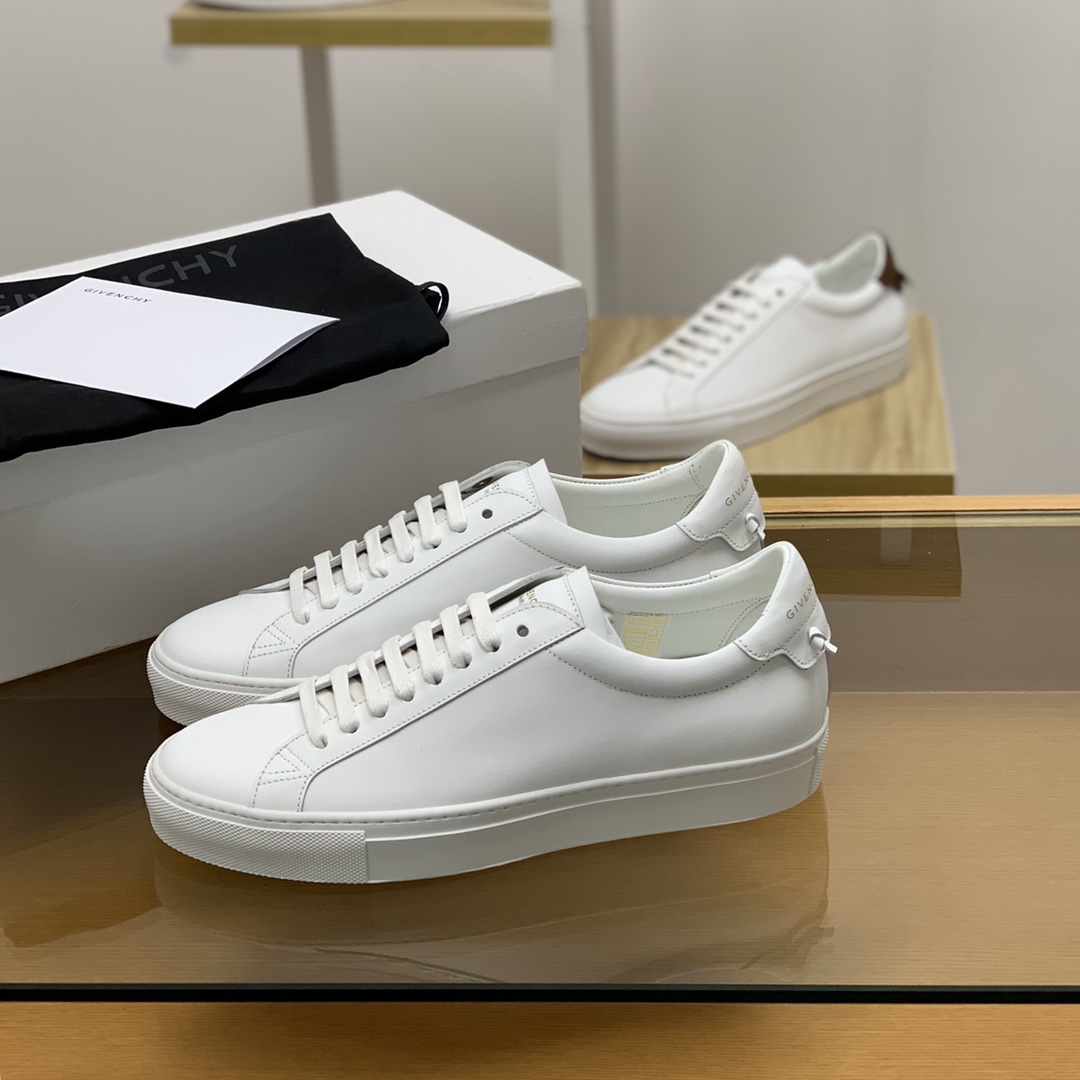Givenchy/纪梵希   光白色皮革材质，黑皮皮革镶饰Urban Street运动鞋