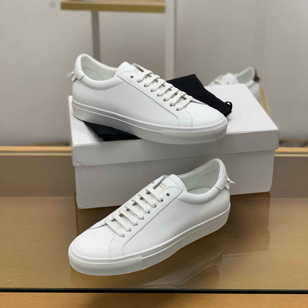 Givenchy/纪梵希   光白色皮革材质，黑皮皮革镶饰Urban Street运动鞋