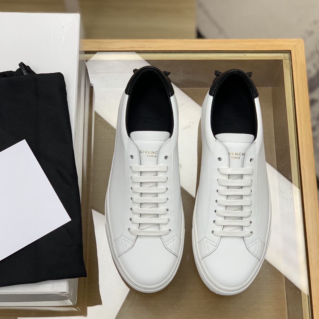 Givenchy/纪梵希   光白色皮革材质，黑皮皮革镶饰Urban Street运动鞋