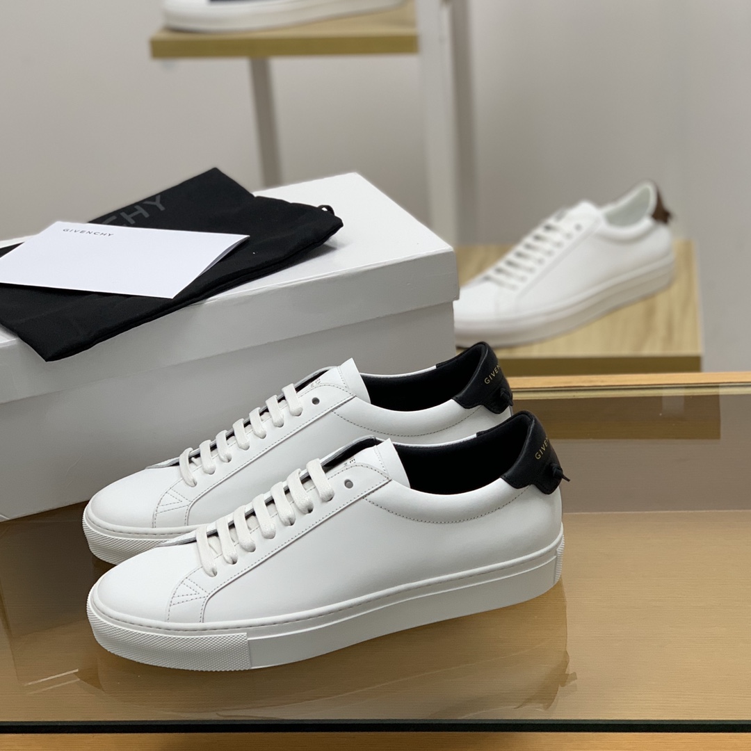 Givenchy/纪梵希   光白色皮革材质，黑皮皮革镶饰Urban Street运动鞋