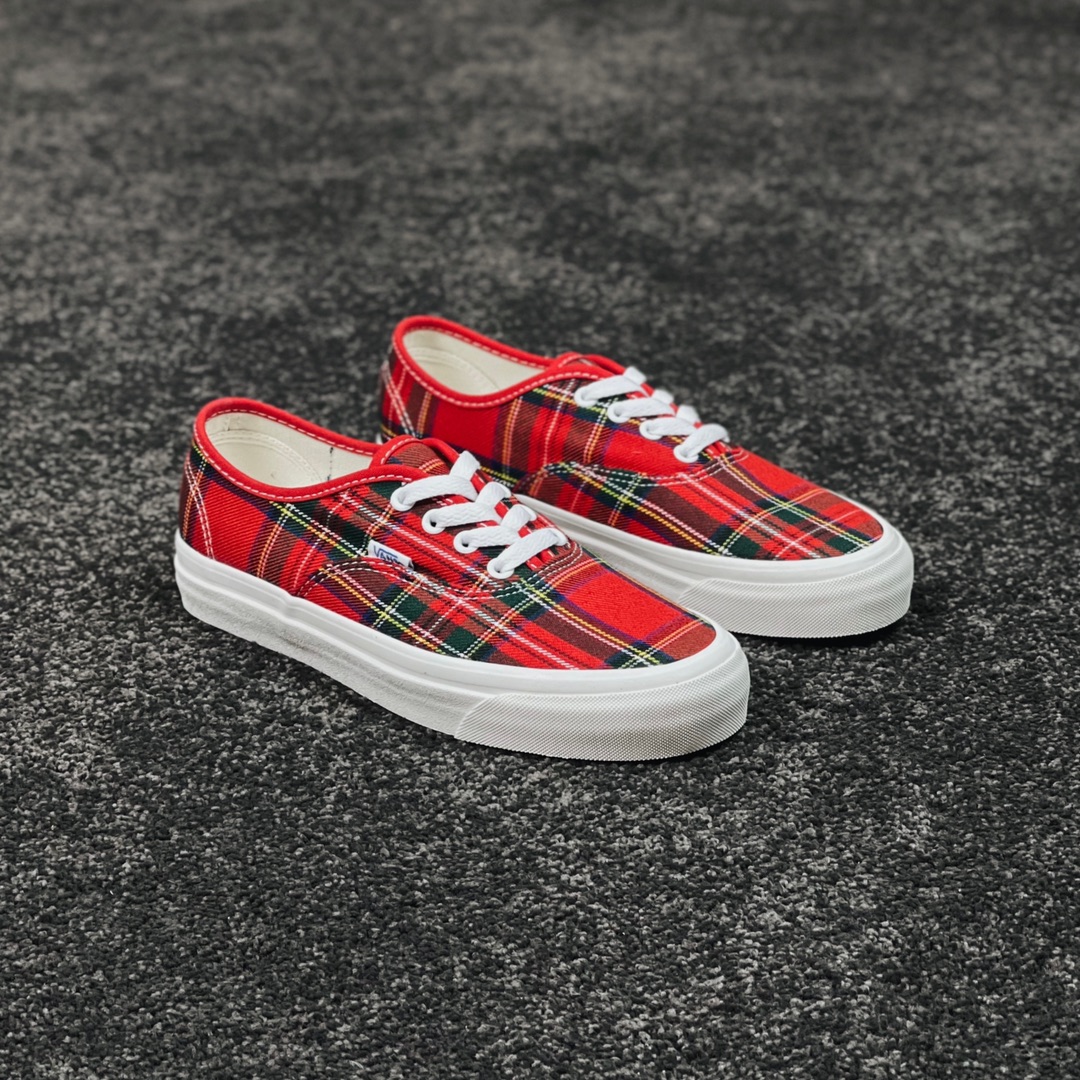 F5 Vans Authentic x Pendleton 联名格纹系列格纹元素横平竖直的线条及多变的颜色 变幻多种街头风格与Vans经典鞋型结合 再次诠释街头的个性风潮 质感拉满 巨百搭
