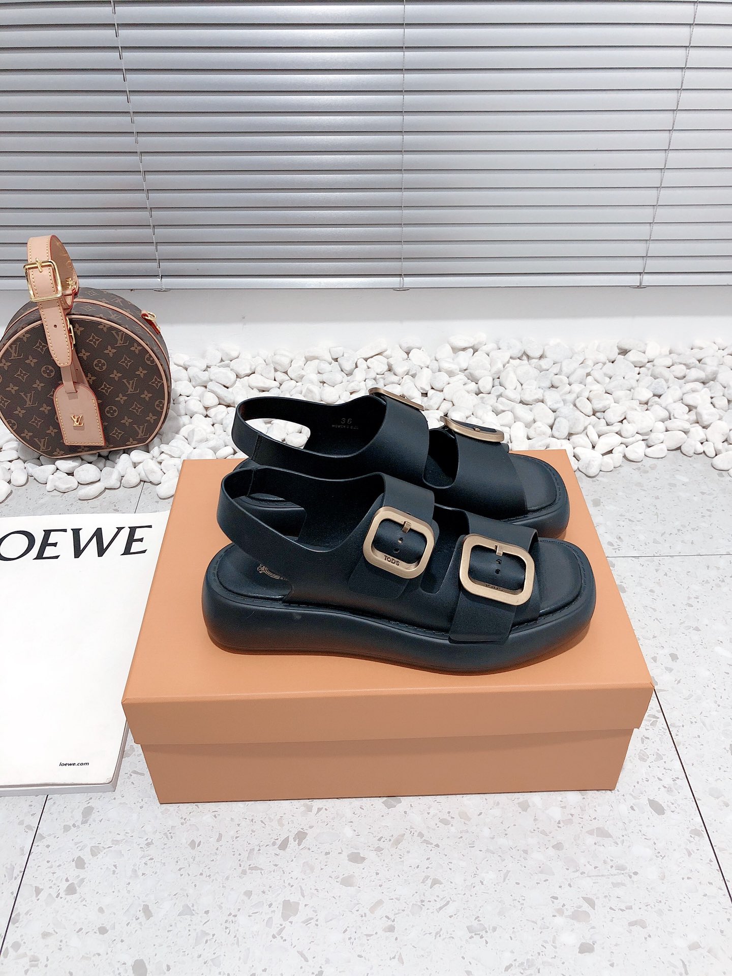 Todd’s Exclusive Original Beach Sandals: Retro Style, Custom Leather, Limited Editions. - 图片 5