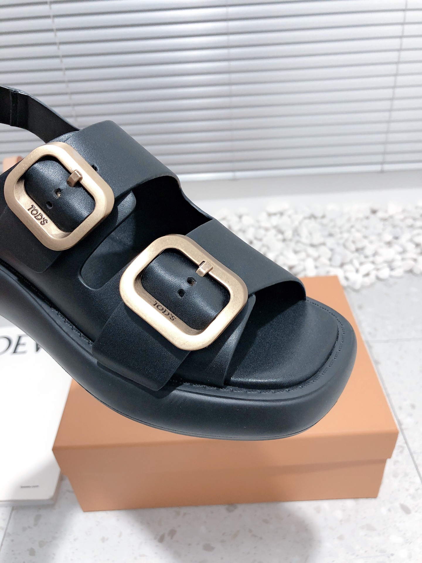 Todd’s Exclusive Original Beach Sandals: Retro Style, Custom Leather, Limited Editions. - 图片 6