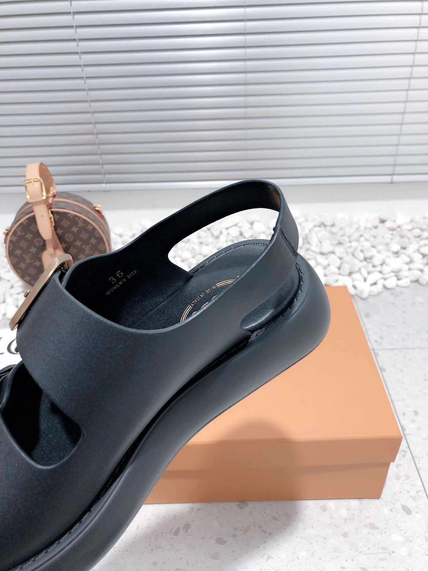 Todd’s Exclusive Original Beach Sandals: Retro Style, Custom Leather, Limited Editions. - 图片 7
