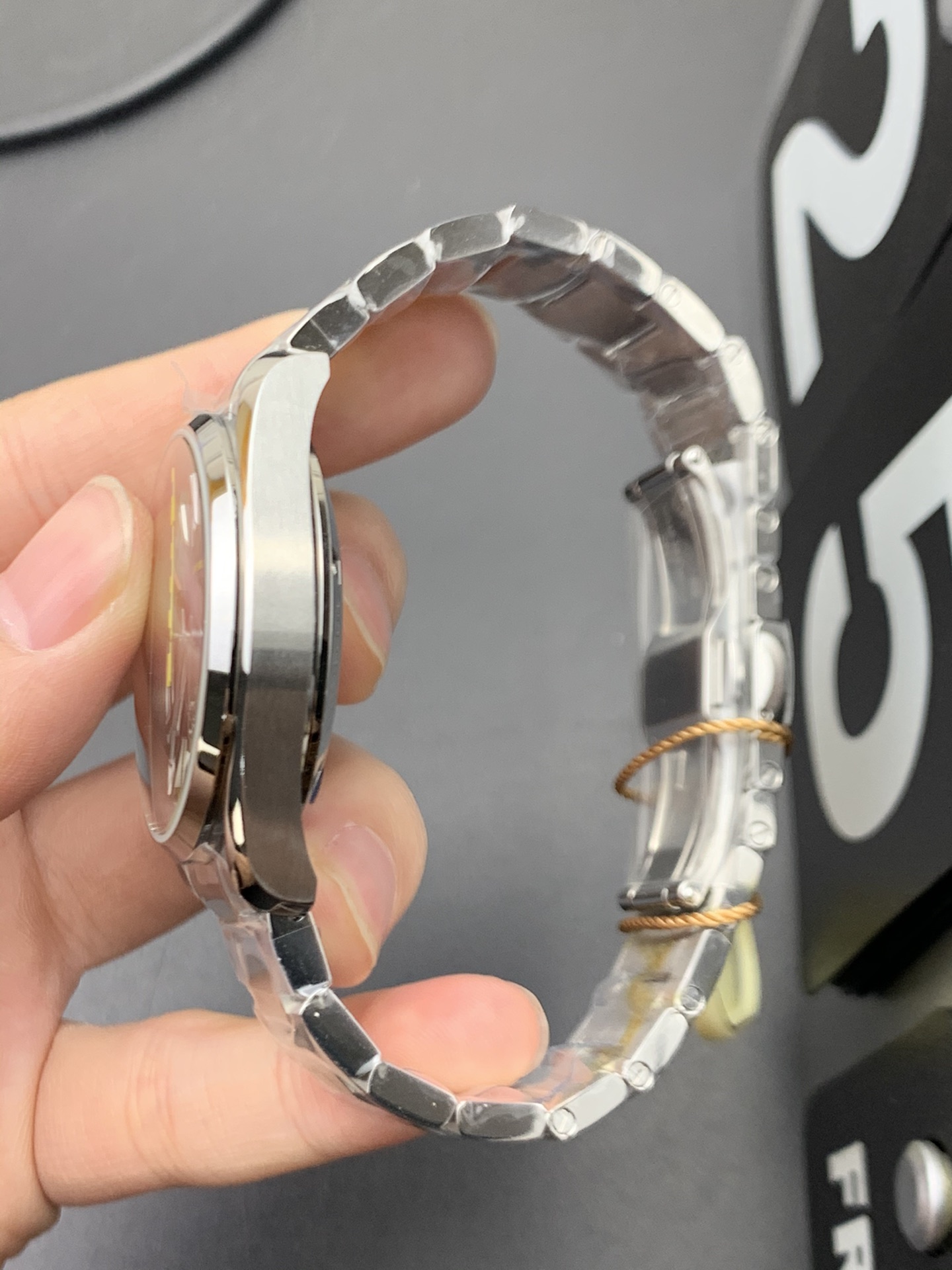 Omega 海马黄蜂针