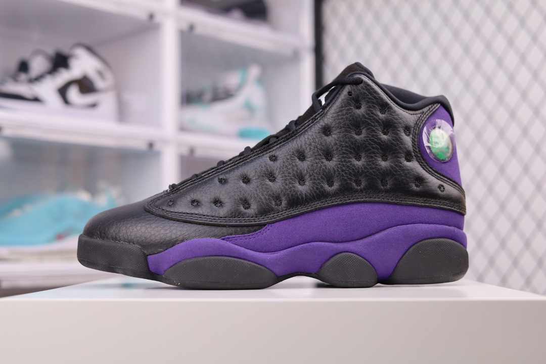 I0 莞产纯原‼️Air Jordan AJ13 Retro 黑紫 DJ5982-015 东莞大厂纯原出品 原鞋开发 版型近乎零偏差 采购原厂皮料 LOGO五金部件高价开发模 杜绝一眼假版本 原鞋1:1开模大底共3层贴合工艺 三层中间加入海玻璃缓震鞋垫 大底采用进口一次MD而非市面二次MD低价原料成型 进口MD材料异味较少比原鞋还少 市面异味大刺鼻