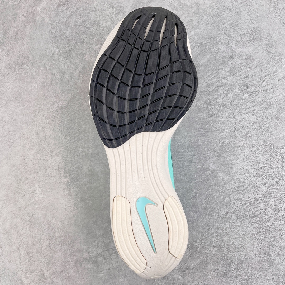 图片[9]-＃纯原福利 NK ZoomX Vaporfly Next% 马拉松一代跑鞋 鞋面使用了全新 Vaporweave 科技 这种类似蝉翼的材质相比 Flyknit 更加轻薄透气 非对称的鞋带系统和泡棉护垫的加入令舒适度更高 鞋头辅以超大的 Swoosh 点缀 再配上流线型外观设计 时尚感十足 尺码：36 36.5 37.5 38 38.5 39 40 40.5 41 42 42.5 43 44 44.5 45-选品中心