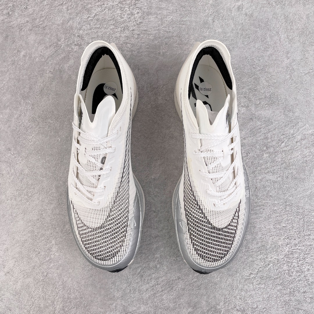 图片[2]-＃纯原福利 NK ZoomX Vaporfly Next% 马拉松一代跑鞋 鞋面使用了全新 Vaporweave 科技 这种类似蝉翼的材质相比 Flyknit 更加轻薄透气 非对称的鞋带系统和泡棉护垫的加入令舒适度更高 鞋头辅以超大的 Swoosh 点缀 再配上流线型外观设计 时尚感十足 尺码：36 36.5 37.5 38 38.5 39 40 40.5 41 42 42.5 43 44 44.5 45-选品中心