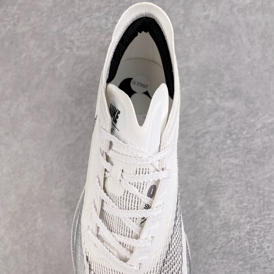 图片[5]-＃纯原福利 NK ZoomX Vaporfly Next% 马拉松一代跑鞋 鞋面使用了全新 Vaporweave 科技 这种类似蝉翼的材质相比 Flyknit 更加轻薄透气 非对称的鞋带系统和泡棉护垫的加入令舒适度更高 鞋头辅以超大的 Swoosh 点缀 再配上流线型外观设计 时尚感十足 尺码：36 36.5 37.5 38 38.5 39 40 40.5 41 42 42.5 43 44 44.5 45-选品中心