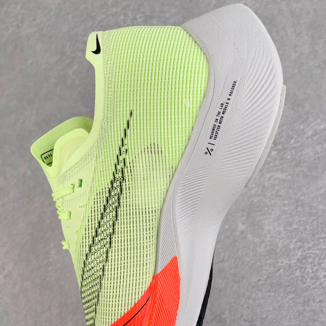 图片[7]-＃纯原福利 NK ZoomX Vaporfly Next% 马拉松一代跑鞋 鞋面使用了全新 Vaporweave 科技 这种类似蝉翼的材质相比 Flyknit 更加轻薄透气 非对称的鞋带系统和泡棉护垫的加入令舒适度更高 鞋头辅以超大的 Swoosh 点缀 再配上流线型外观设计 时尚感十足 尺码：36 36.5 37.5 38 38.5 39 40 40.5 41 42 42.5 43 44 44.5 45-选品中心