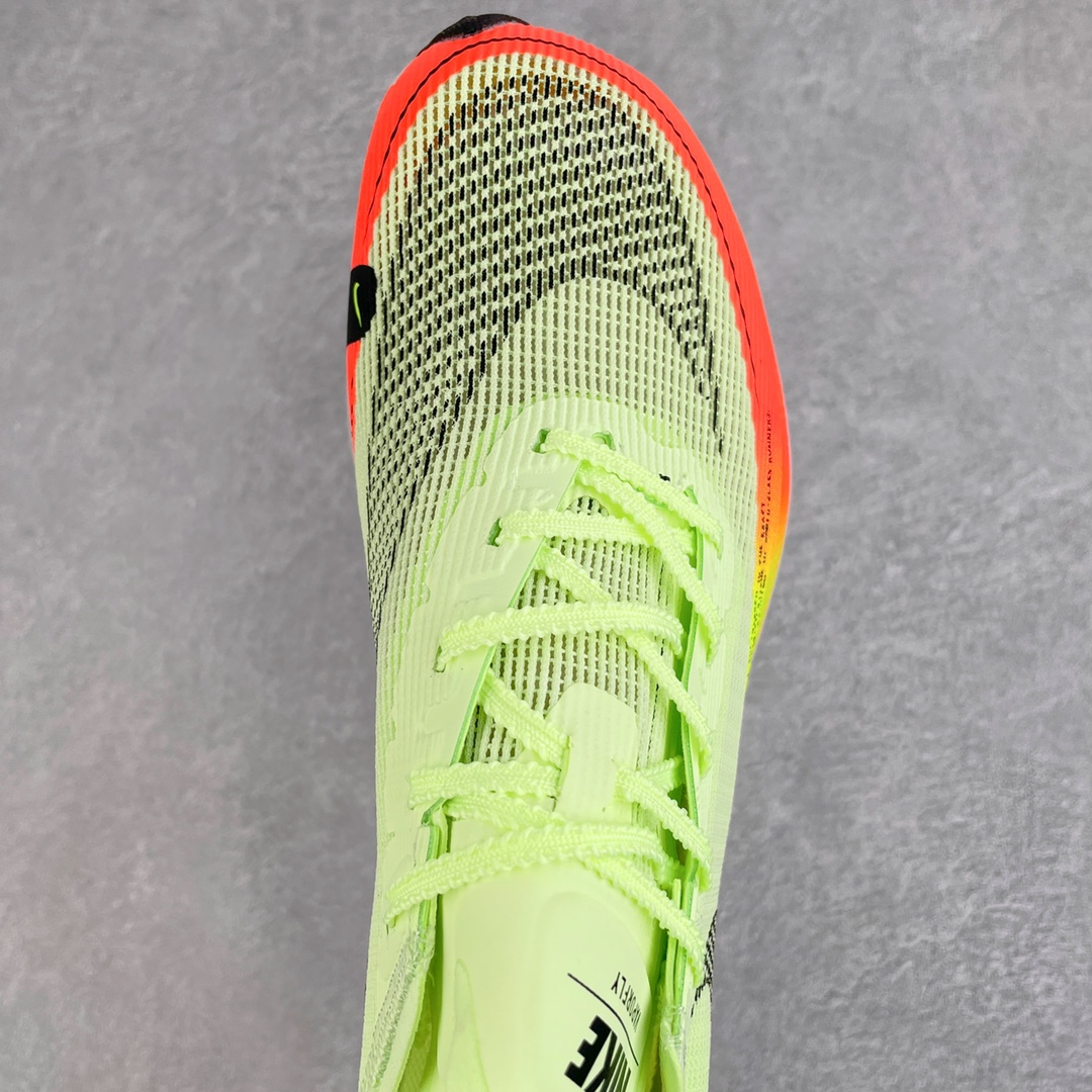 图片[4]-＃纯原福利 NK ZoomX Vaporfly Next% 马拉松一代跑鞋 鞋面使用了全新 Vaporweave 科技 这种类似蝉翼的材质相比 Flyknit 更加轻薄透气 非对称的鞋带系统和泡棉护垫的加入令舒适度更高 鞋头辅以超大的 Swoosh 点缀 再配上流线型外观设计 时尚感十足 尺码：36 36.5 37.5 38 38.5 39 40 40.5 41 42 42.5 43 44 44.5 45-选品中心