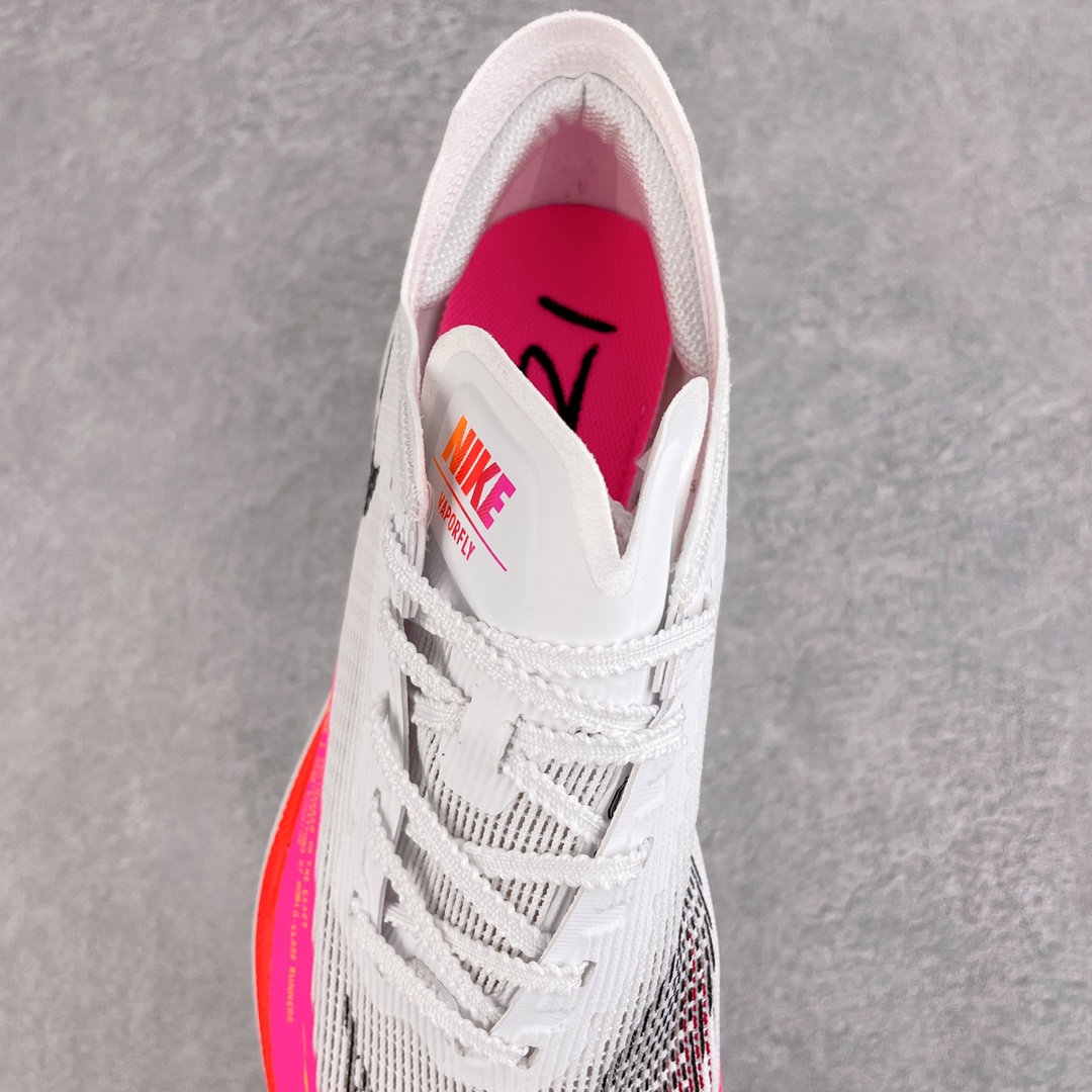 图片[5]-＃纯原福利 NK ZoomX Vaporfly Next% 马拉松一代跑鞋 鞋面使用了全新 Vaporweave 科技 这种类似蝉翼的材质相比 Flyknit 更加轻薄透气 非对称的鞋带系统和泡棉护垫的加入令舒适度更高 鞋头辅以超大的 Swoosh 点缀 再配上流线型外观设计 时尚感十足 尺码：36 36.5 37.5 38 38.5 39 40 40.5 41 42 42.5 43 44 44.5 45-选品中心