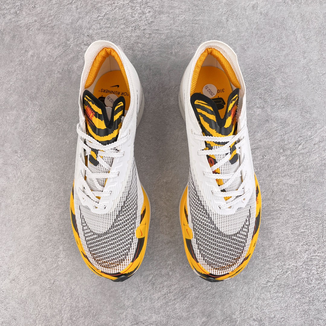 图片[2]-＃纯原福利 NK ZoomX Vaporfly Next% 马拉松一代跑鞋 鞋面使用了全新 Vaporweave 科技 这种类似蝉翼的材质相比 Flyknit 更加轻薄透气 非对称的鞋带系统和泡棉护垫的加入令舒适度更高 鞋头辅以超大的 Swoosh 点缀 再配上流线型外观设计 时尚感十足 尺码：36 36.5 37.5 38 38.5 39 40 40.5 41 42 42.5 43 44 44.5 45-选品中心