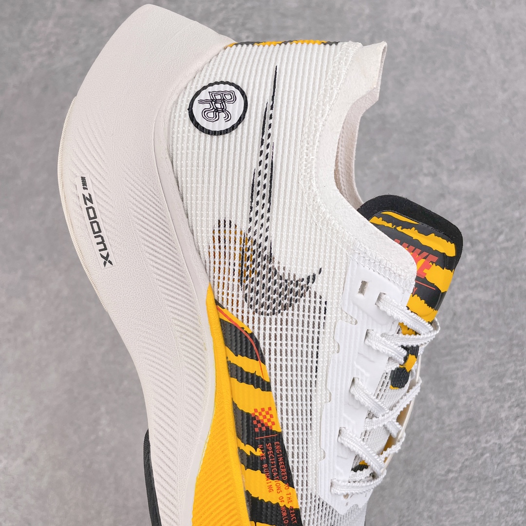 图片[6]-＃纯原福利 NK ZoomX Vaporfly Next% 马拉松一代跑鞋 鞋面使用了全新 Vaporweave 科技 这种类似蝉翼的材质相比 Flyknit 更加轻薄透气 非对称的鞋带系统和泡棉护垫的加入令舒适度更高 鞋头辅以超大的 Swoosh 点缀 再配上流线型外观设计 时尚感十足 尺码：36 36.5 37.5 38 38.5 39 40 40.5 41 42 42.5 43 44 44.5 45-选品中心