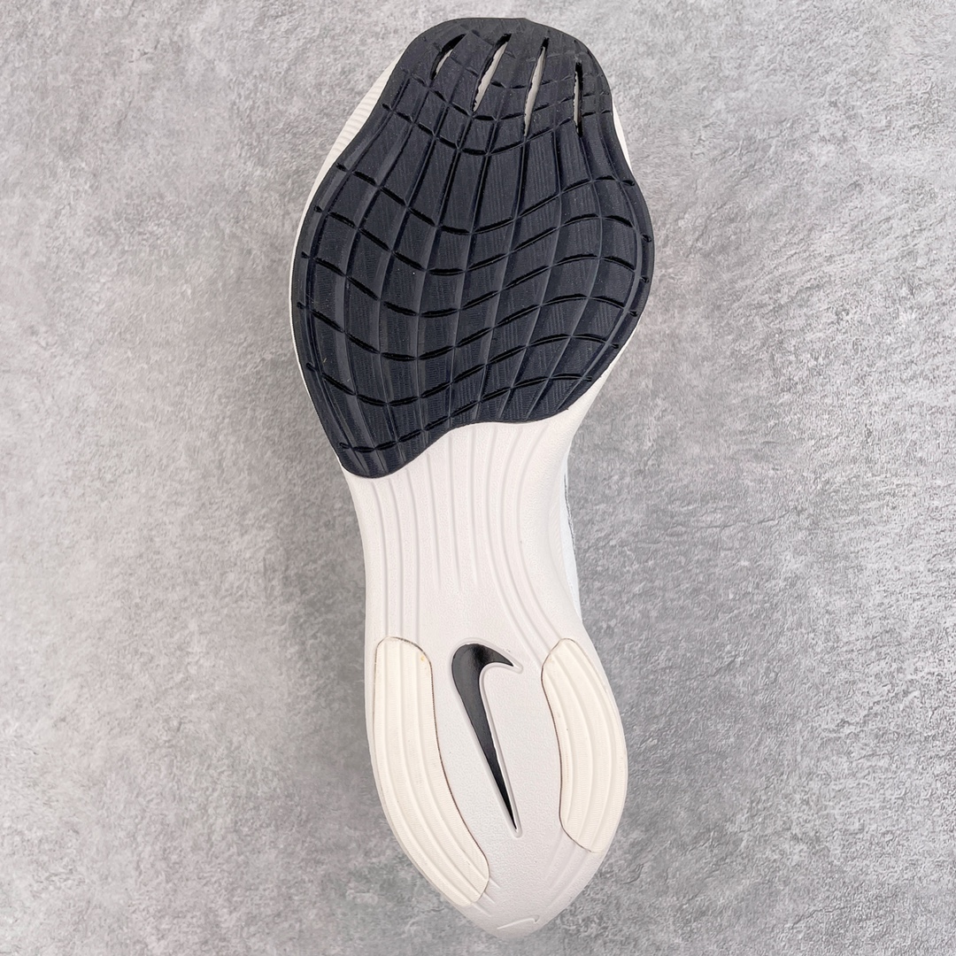 图片[9]-＃纯原福利 NK ZoomX Vaporfly Next% 马拉松一代跑鞋 鞋面使用了全新 Vaporweave 科技 这种类似蝉翼的材质相比 Flyknit 更加轻薄透气 非对称的鞋带系统和泡棉护垫的加入令舒适度更高 鞋头辅以超大的 Swoosh 点缀 再配上流线型外观设计 时尚感十足 尺码：36 36.5 37.5 38 38.5 39 40 40.5 41 42 42.5 43 44 44.5 45-选品中心