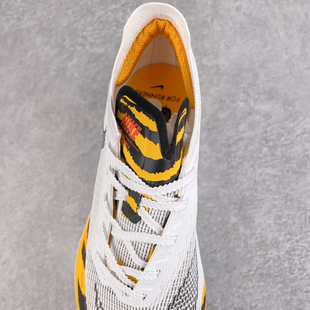 图片[5]-＃纯原福利 NK ZoomX Vaporfly Next% 马拉松一代跑鞋 鞋面使用了全新 Vaporweave 科技 这种类似蝉翼的材质相比 Flyknit 更加轻薄透气 非对称的鞋带系统和泡棉护垫的加入令舒适度更高 鞋头辅以超大的 Swoosh 点缀 再配上流线型外观设计 时尚感十足 尺码：36 36.5 37.5 38 38.5 39 40 40.5 41 42 42.5 43 44 44.5 45-选品中心