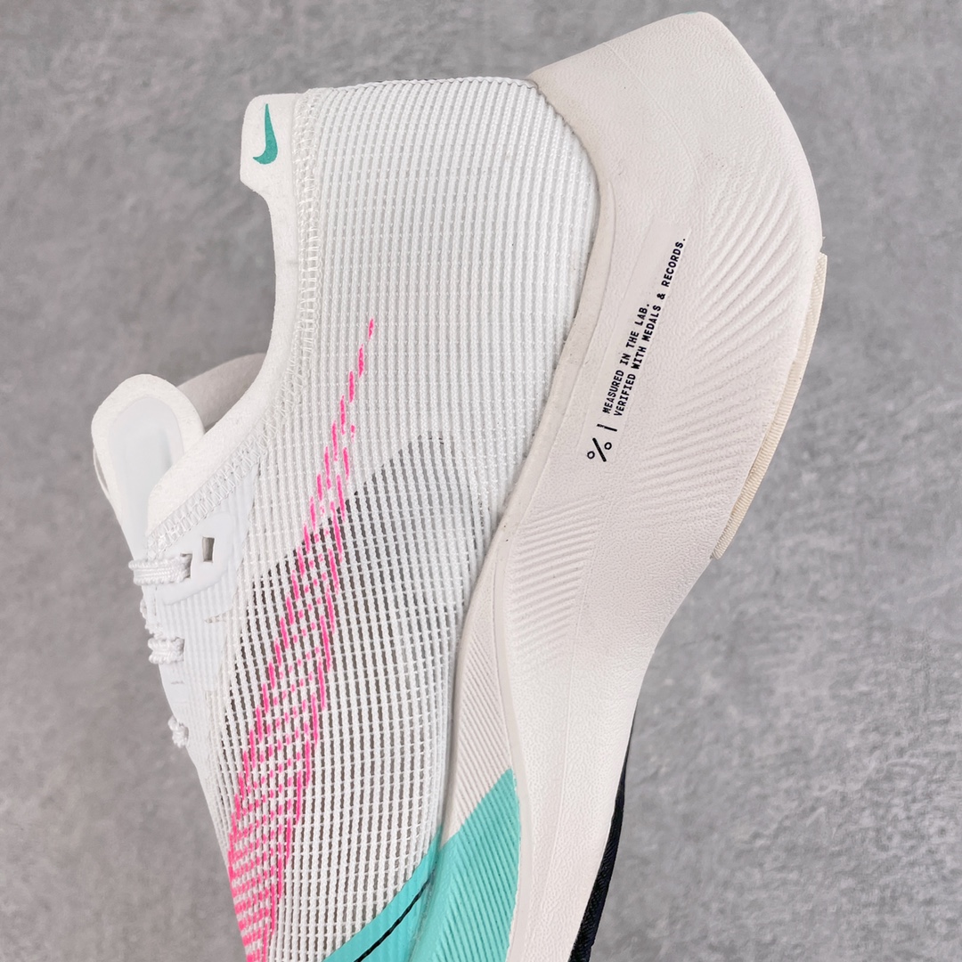 图片[7]-＃纯原福利 NK ZoomX Vaporfly Next% 马拉松一代跑鞋 鞋面使用了全新 Vaporweave 科技 这种类似蝉翼的材质相比 Flyknit 更加轻薄透气 非对称的鞋带系统和泡棉护垫的加入令舒适度更高 鞋头辅以超大的 Swoosh 点缀 再配上流线型外观设计 时尚感十足 尺码：36 36.5 37.5 38 38.5 39 40 40.5 41 42 42.5 43 44 44.5 45-选品中心