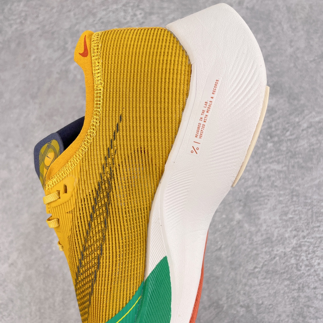 图片[7]-＃纯原福利 NK ZoomX Vaporfly Next% 马拉松一代跑鞋 鞋面使用了全新 Vaporweave 科技 这种类似蝉翼的材质相比 Flyknit 更加轻薄透气 非对称的鞋带系统和泡棉护垫的加入令舒适度更高 鞋头辅以超大的 Swoosh 点缀 再配上流线型外观设计 时尚感十足 尺码：36 36.5 37.5 38 38.5 39 40 40.5 41 42 42.5 43 44 44.5 45-选品中心