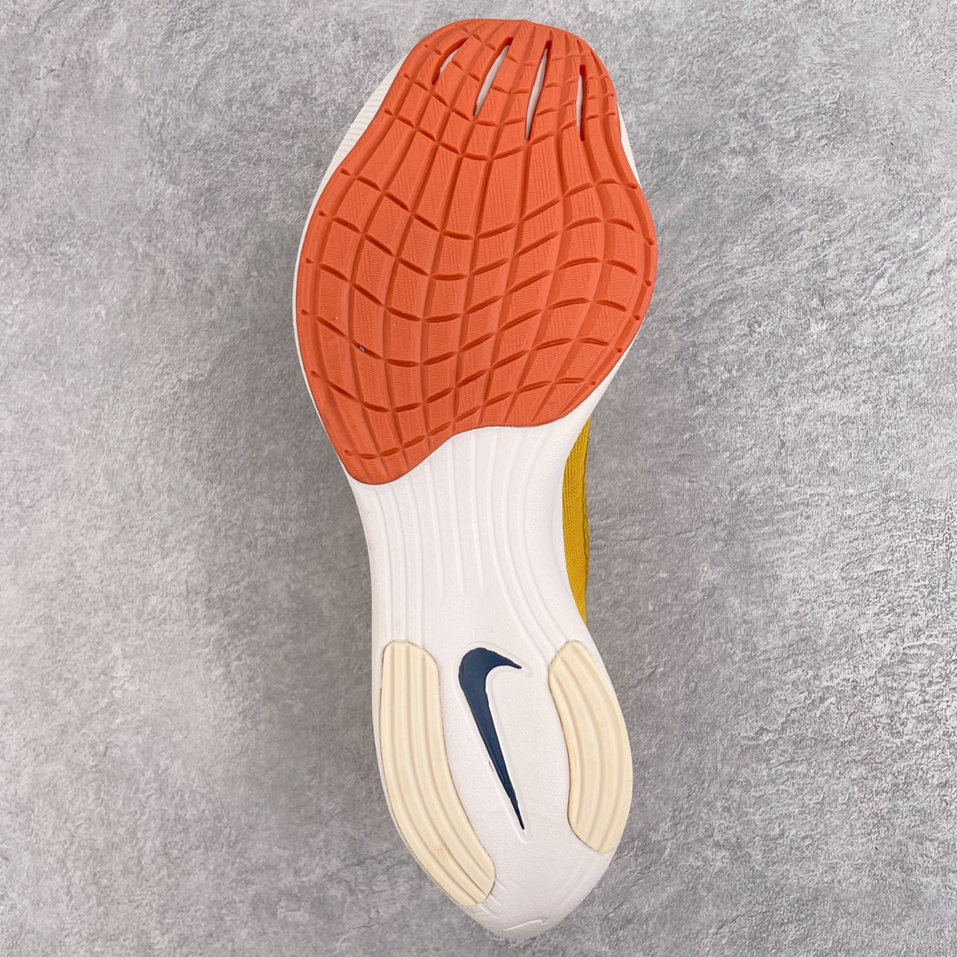 图片[9]-＃纯原福利 NK ZoomX Vaporfly Next% 马拉松一代跑鞋 鞋面使用了全新 Vaporweave 科技 这种类似蝉翼的材质相比 Flyknit 更加轻薄透气 非对称的鞋带系统和泡棉护垫的加入令舒适度更高 鞋头辅以超大的 Swoosh 点缀 再配上流线型外观设计 时尚感十足 尺码：36 36.5 37.5 38 38.5 39 40 40.5 41 42 42.5 43 44 44.5 45-选品中心