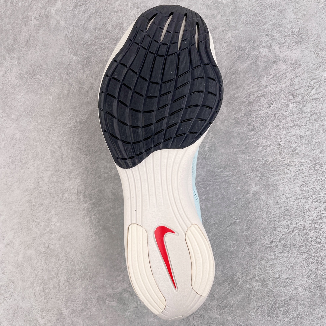 图片[8]-＃纯原福利 NK ZoomX Vaporfly Next% 马拉松一代跑鞋 鞋面使用了全新 Vaporweave 科技 这种类似蝉翼的材质相比 Flyknit 更加轻薄透气 非对称的鞋带系统和泡棉护垫的加入令舒适度更高 鞋头辅以超大的 Swoosh 点缀 再配上流线型外观设计 时尚感十足 尺码：36 36.5 37.5 38 38.5 39 40 40.5 41 42 42.5 43 44 44.5 45-选品中心