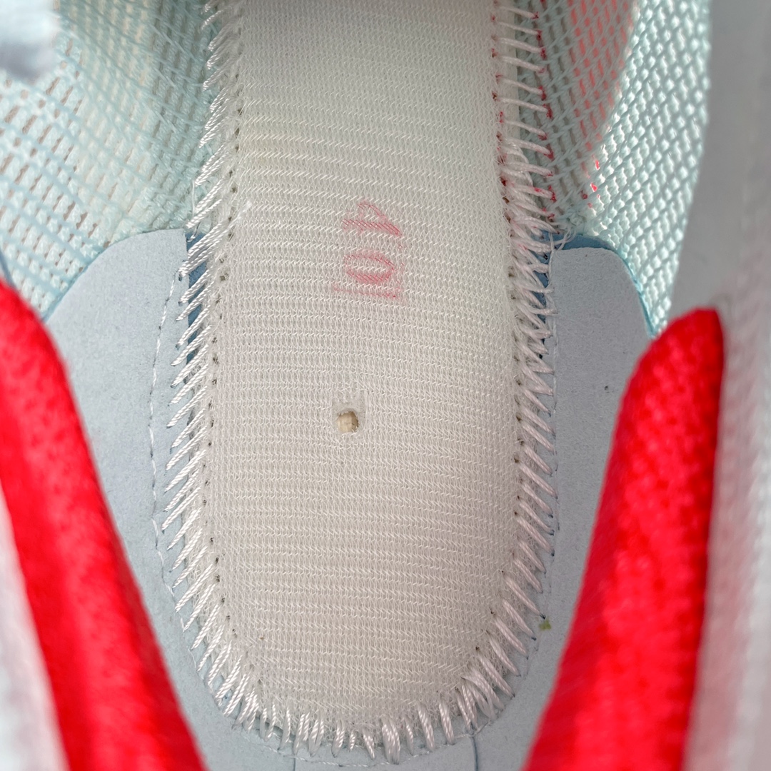 图片[9]-＃纯原福利 NK ZoomX Vaporfly Next% 马拉松一代跑鞋 鞋面使用了全新 Vaporweave 科技 这种类似蝉翼的材质相比 Flyknit 更加轻薄透气 非对称的鞋带系统和泡棉护垫的加入令舒适度更高 鞋头辅以超大的 Swoosh 点缀 再配上流线型外观设计 时尚感十足 尺码：36 36.5 37.5 38 38.5 39 40 40.5 41 42 42.5 43 44 44.5 45-选品中心