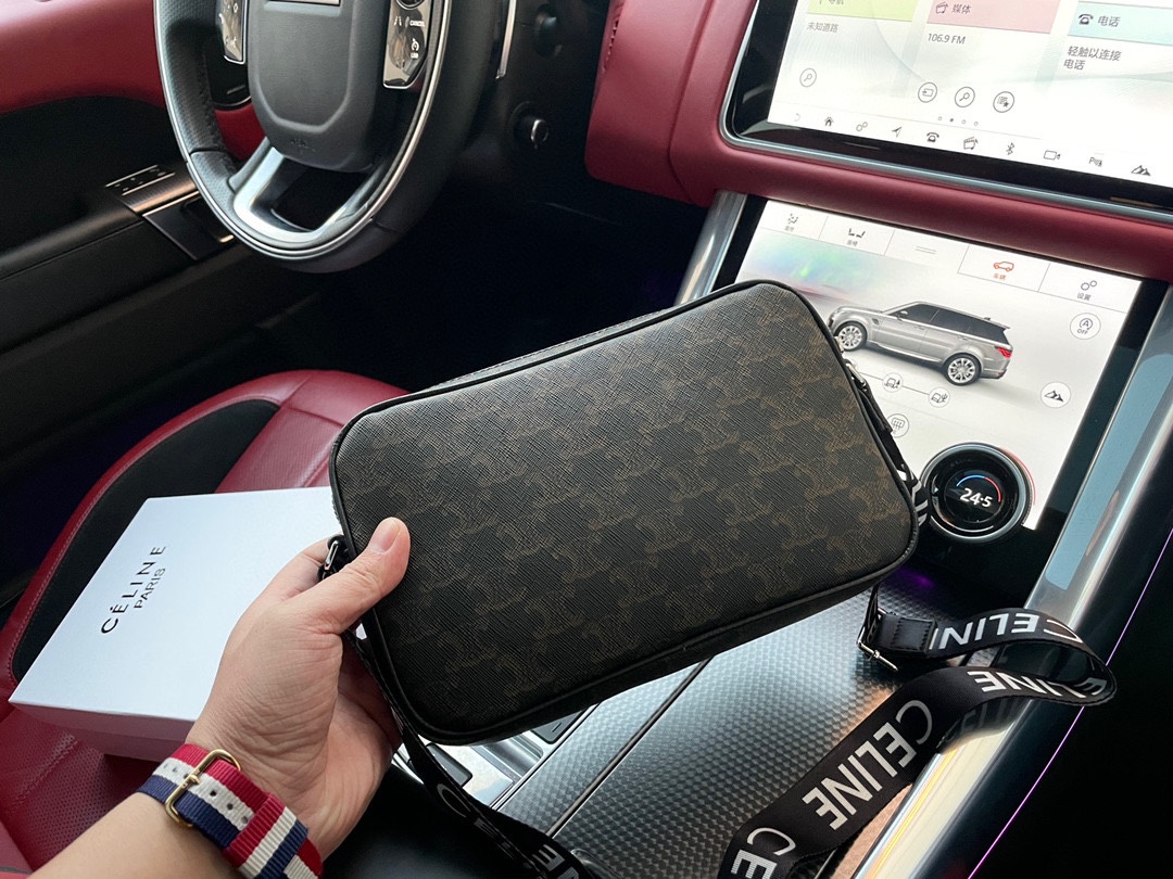 J5 高端货 “ Celine 赛琳 /塞林”单肩包 进口原厂面料超高清五金logo标志、 专用里内里。超顺滑拉链、 油边超平滑、做工精致每个细节到位 旅行必备款。配：礼盒规格23/13/6。p210