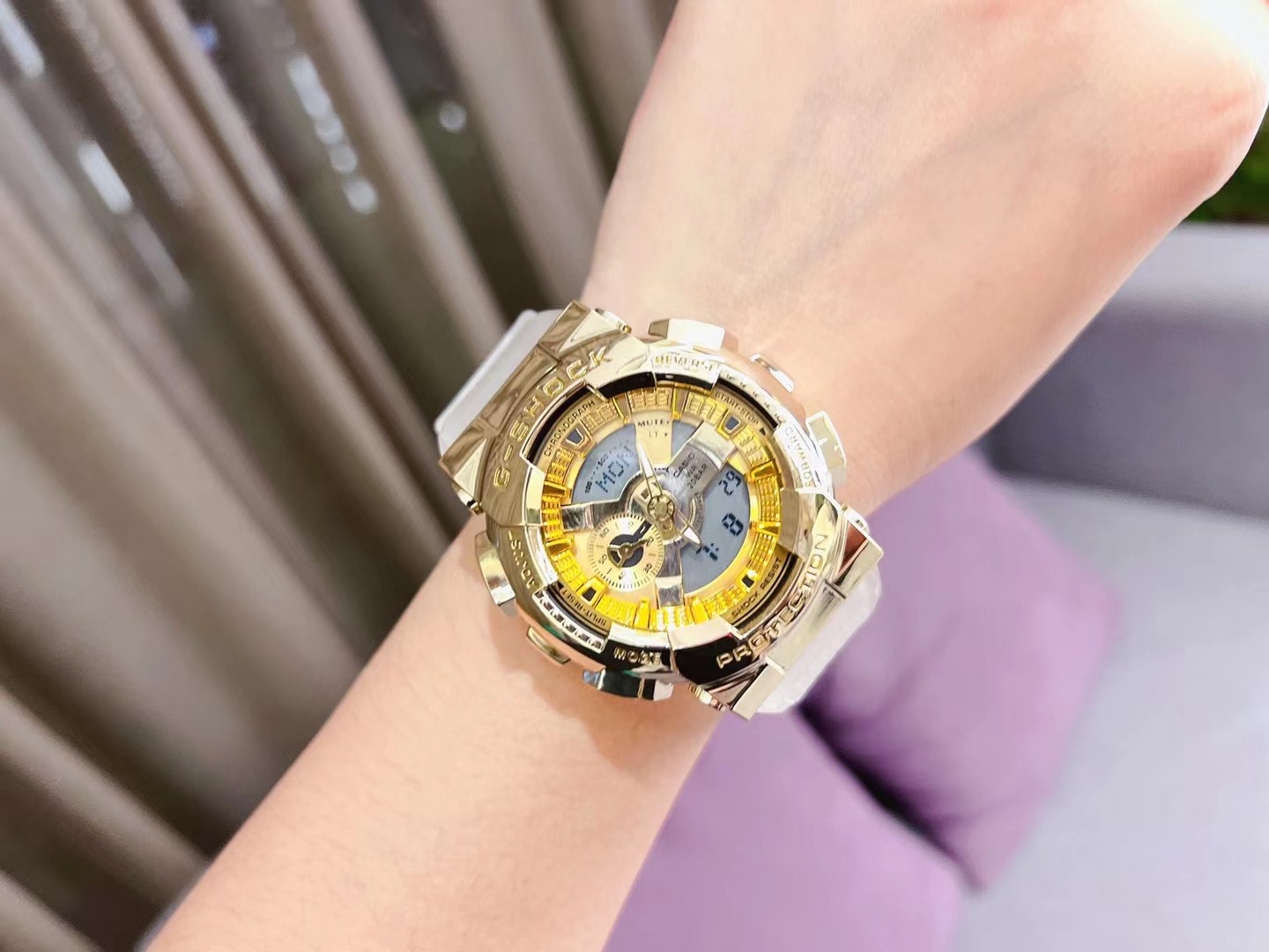 G5  炫彩 超潮流时尚，上手的效果真的美炸了原单版本哦，很清新的感觉，和夏天很配搭配各种短袖那是绝配功能：满足你一切运动使用需求/防震/防磁/世界时间 LED照明，倒计时，闹铃，间歇响报，日历. VISDAM 跑量款 挑战全网最高性价比