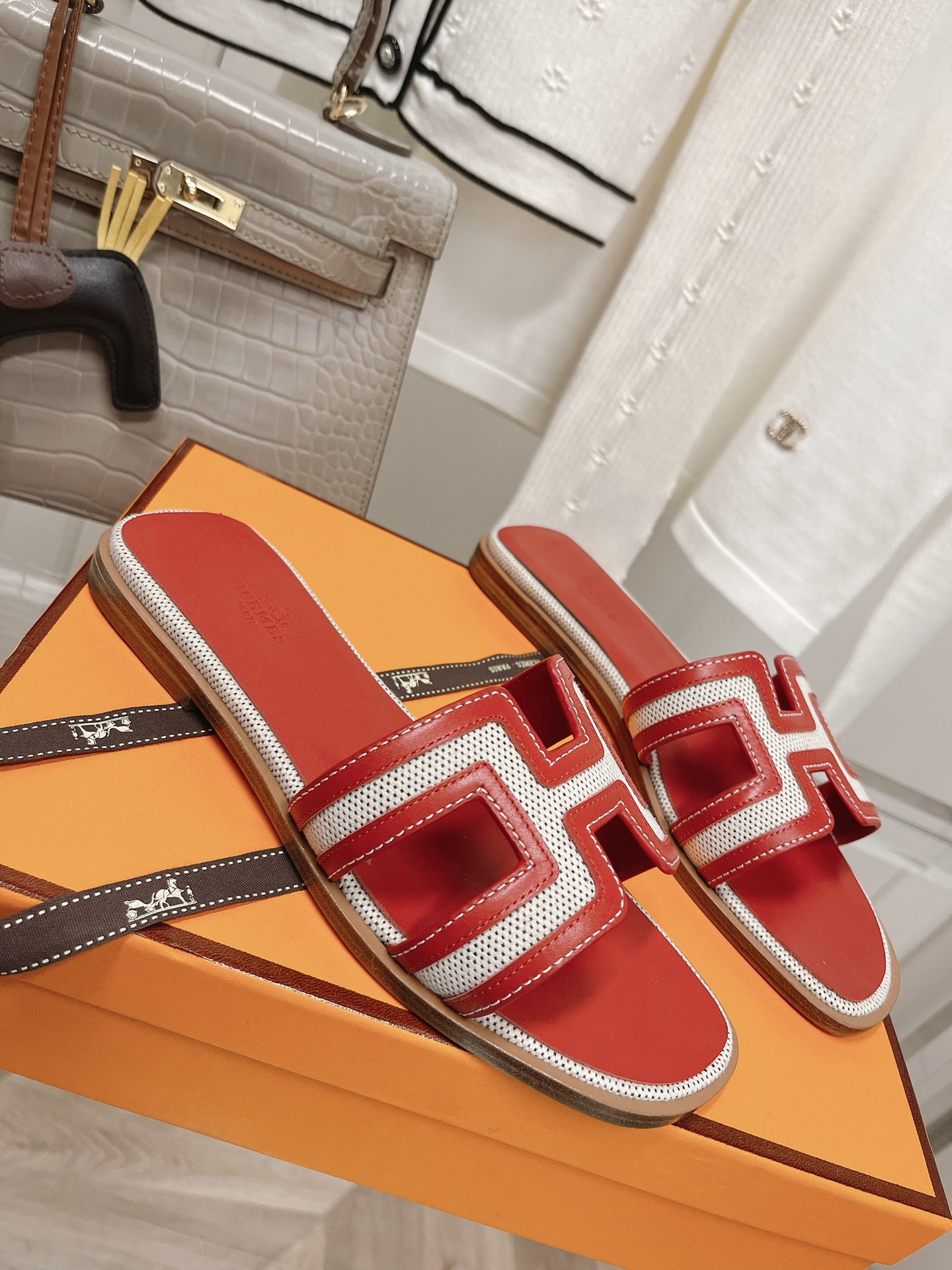 . suela de cuero de gama alta. HERMES2022 última versión mejorada del clásico H zapatillas de viaje 