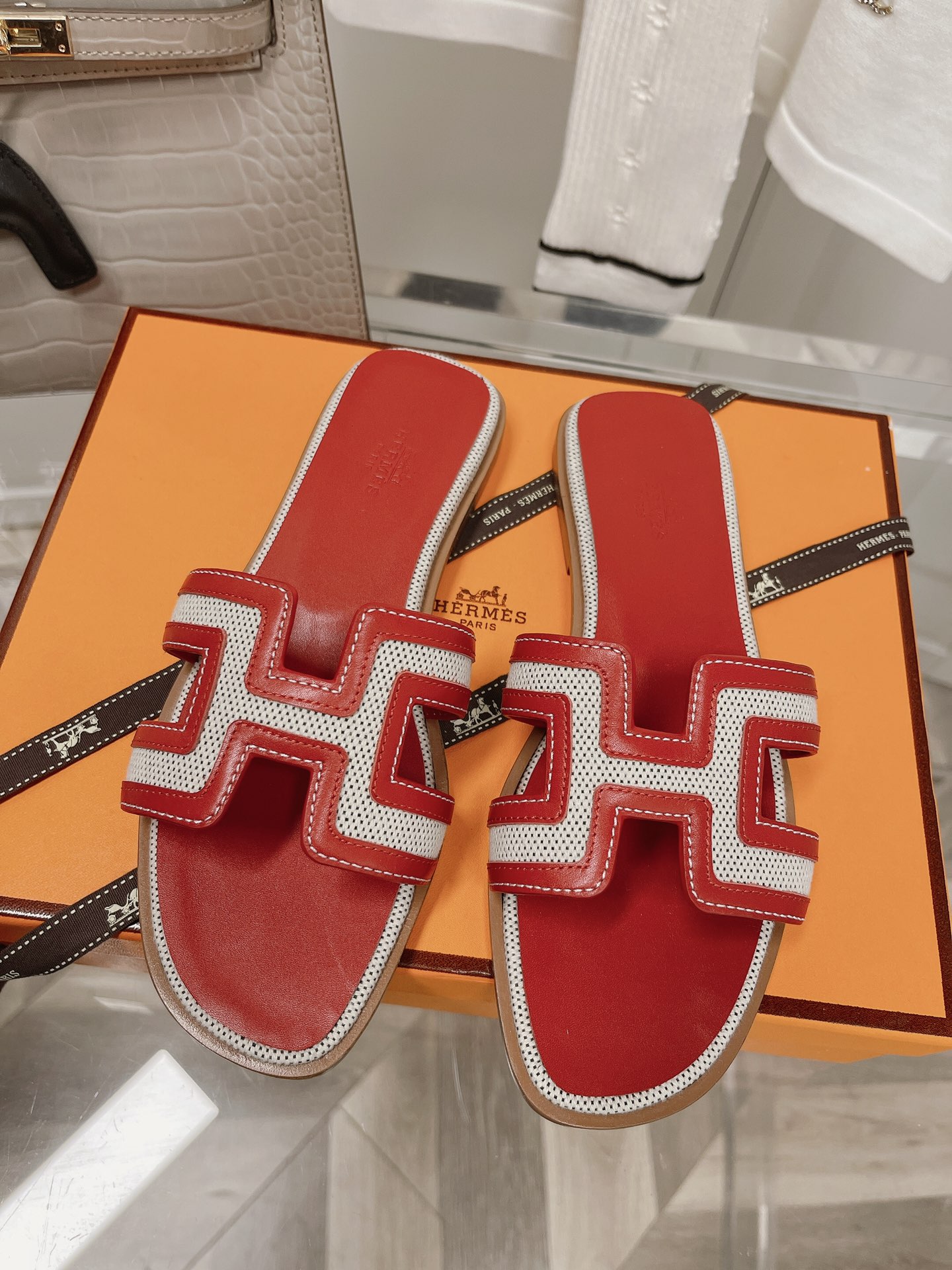 . suela de cuero de gama alta. HERMES2022 última versión mejorada del clásico H zapatillas de viaje 