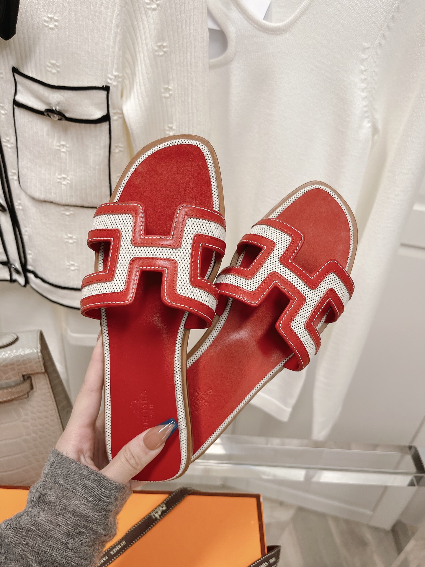 . suela de cuero de gama alta. HERMES2022 última versión mejorada del clásico H zapatillas de viaje 