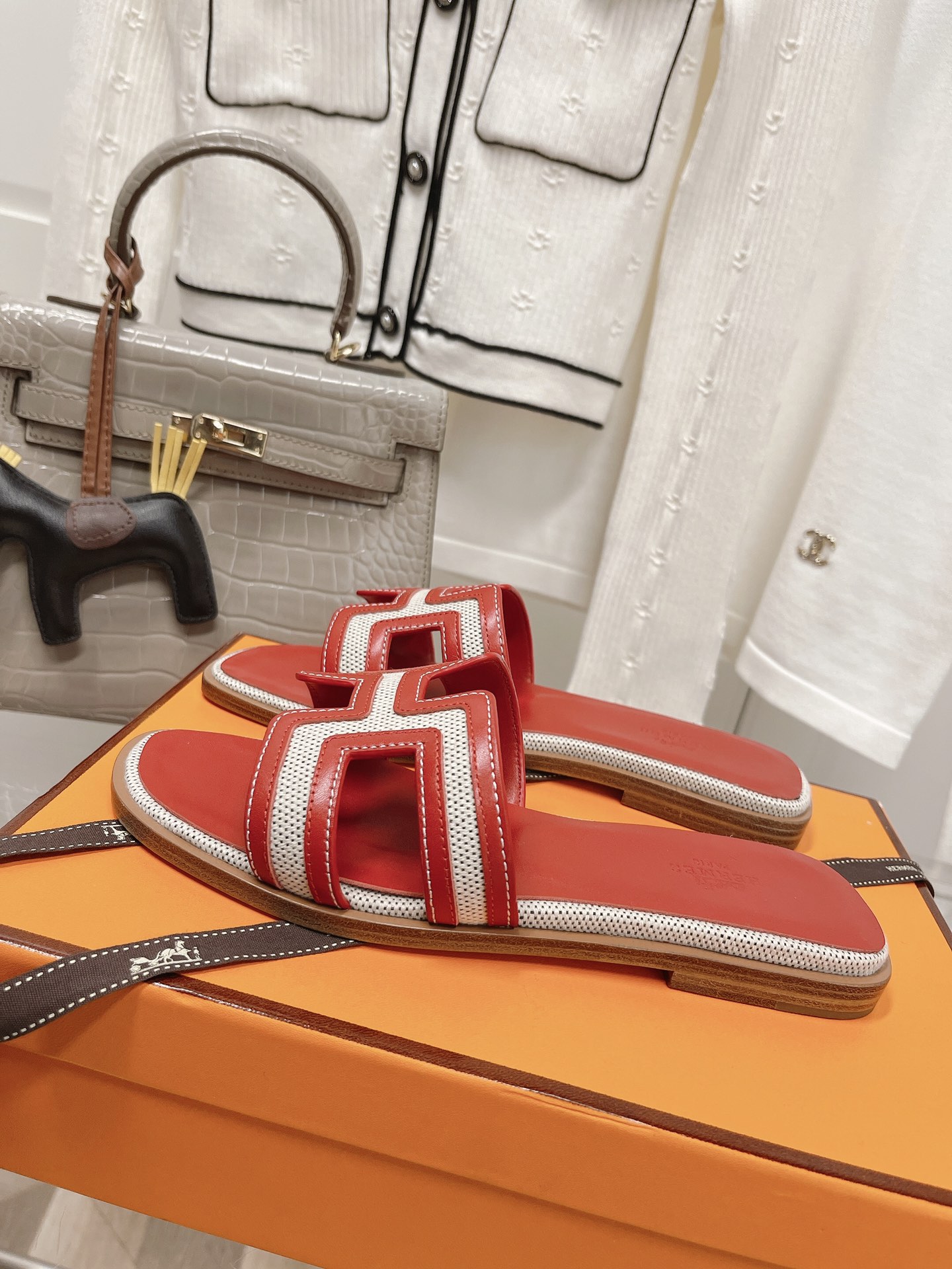 . suela de cuero de gama alta. HERMES2022 última versión mejorada del clásico H zapatillas de viaje 