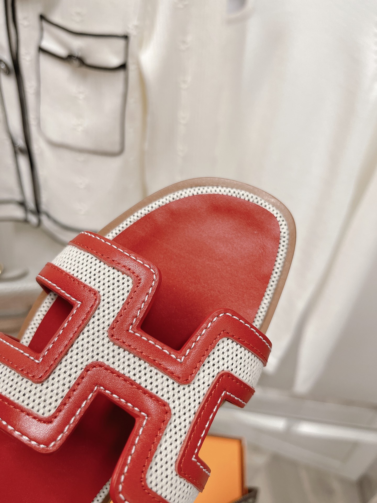 . suela de cuero de gama alta. HERMES2022 última versión mejorada del clásico H zapatillas de viaje 