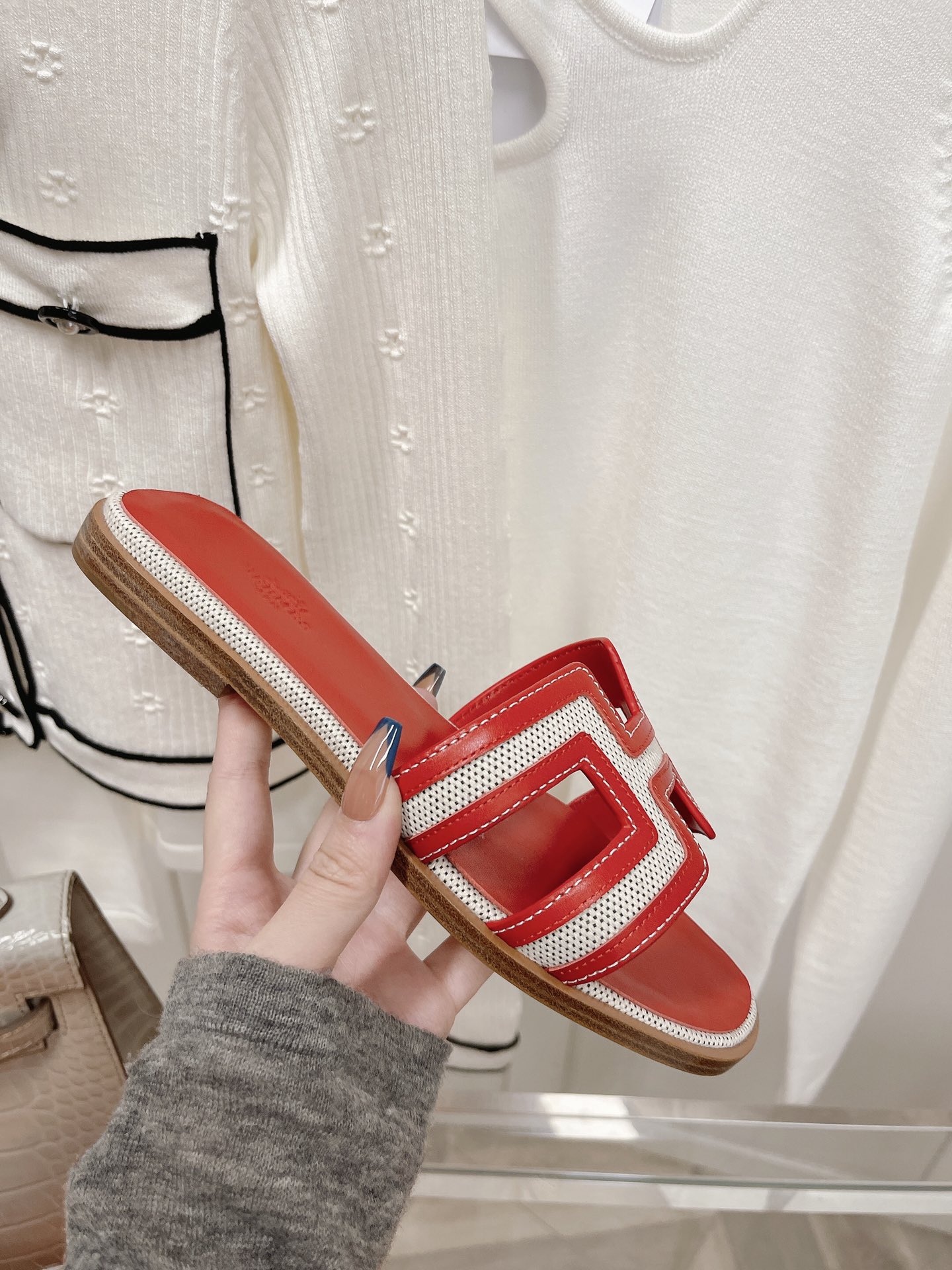 . suela de cuero de gama alta. HERMES2022 última versión mejorada del clásico H zapatillas de viaje 